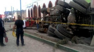 المكسيك تُوقف سائق الشاحنة التي صدمت موكبا دينيا 