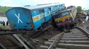 الهند: 27 قتيلا في خروج قطارين عن السكة 