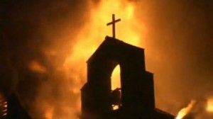 احراق كنيسة بعد تخريبها على يد مجهولين في عدن 