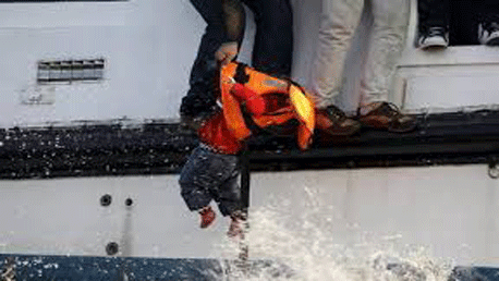غرق امراة  سورية و اطفالها