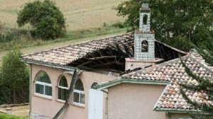 حرق مسجد في فرنسـا 