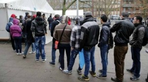 الحكومة الألمانية تتوقع قدوم نصف مليون لاجئ عام 2016 