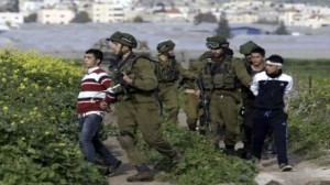 الكيان الصهيوني يعتقل أكثر من 20 فلسطينيا بالضفة والقدس