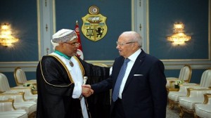 "السبسي" يمنح سفير عمان الصنف الأول من وسام الجمهورية