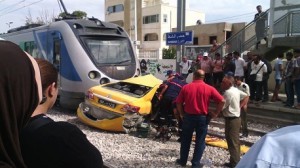 حمام الشط: اصطدام سيارة أجرة بقطار يسفر عن اضرار بدنية ومادية 