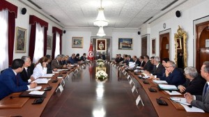 إقرار تدويل المؤسسات التونسيّة للحد من تراجع قيمة الدينار