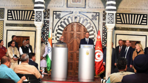رئيس الحكومة "الحبيب الصيد" ونائب الرئيس الهندي "محمد حامد الانصاري" 