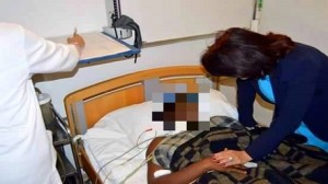 وزيرة الصحة تعود طالبة كونغولية بمستشفى شارل نيكول