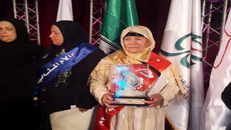 تكريم فاطمة الغزلاني كأم مثالية تونسية 