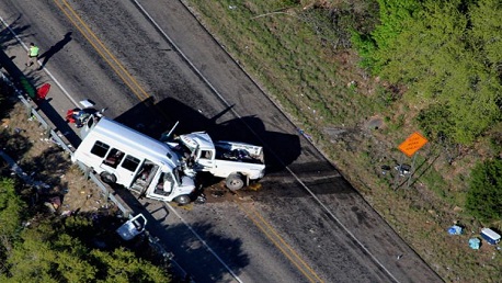 تكساس: مصرع 13 شخصًا إثر اصطدام حافلة تابعة لكنيسة بشاحنة