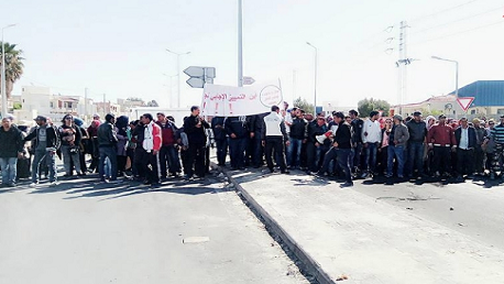 الكاف: عمّال مصنع "الكابل" في مسيرة رمزية نحو العاصمة