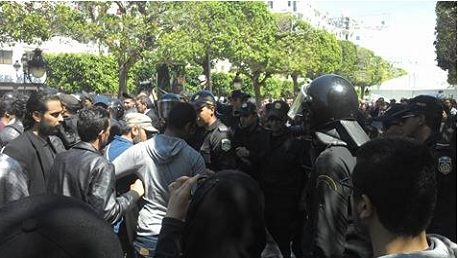 الداخلية تنفي اعتداء الأمن على طلبة الحقوق بشارع الحبيب بورقيبة