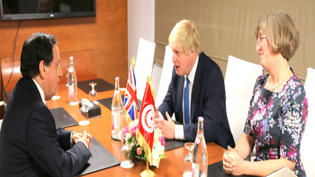 بوريس جونسون في زيارة لتونس صحبة وفد من سامي موظفي الخارجية البريطانية