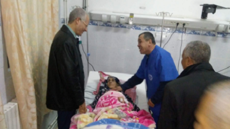 وزير الصحة يعود المصابين في حادث عمدون
