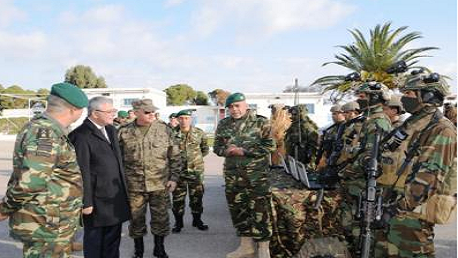 وزير الدفاع الوطني يؤدي زيارة تفقد إلى فيلق القوات الخاصة والفيلق 61 هندسة ببنزرت