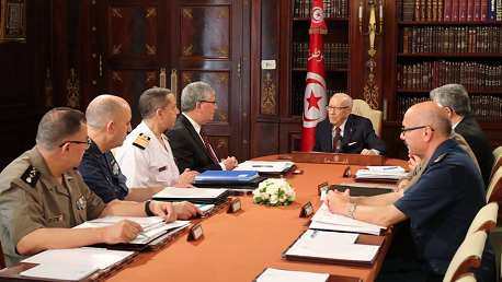 المجلس الأعلى للجيوش يجتمع برئاسة السبسي