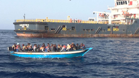 "المرزوقي" يُطالب الحكومة باستقبال الـ40 لاجئًا عالقا بالسواحل التونسية