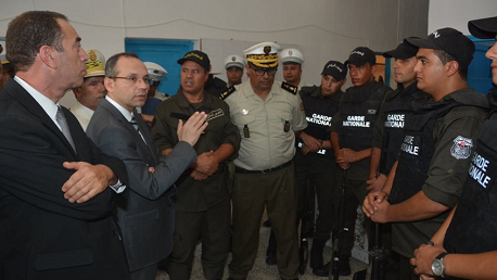 وزير الداخلية يدعو الوحدات الأمنية لمزيد اليقظة توقّيًّا من مختلف التّهديدات