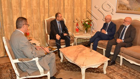 لقاء هشام الفراتي بمقرّ الوزارة سفير إيطاليا بتونس " لورنزو فنارة