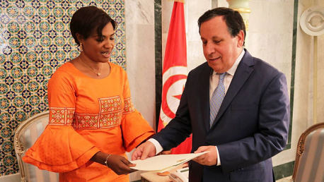 وزير الخارجية يتسلّم نسخا من أوراق اعتماد سفيري السنغال وهولندا بتونس