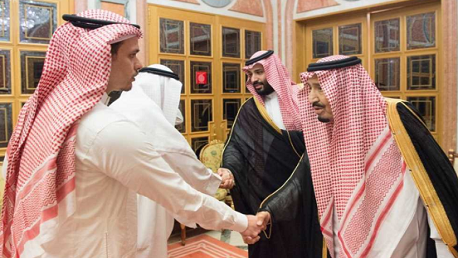 : العاهل السعودي وولي العهد يستقبلان نجل جمال خاشقجي