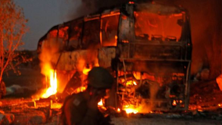 لمقاومة تقصف حافلة جنود صهاينة بصاروخ أصابها مباشرة
