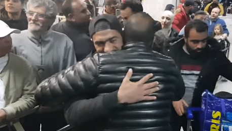 التونسيون المُحررون من ليبيا يصلون تونس