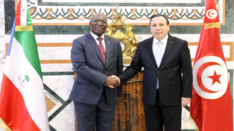 الجهيناوي و يؤدي وزير الشؤون الخارجية والتعاون لجمهورية غينيا الإستوائية Simeon Oyono Esono Angue، 
