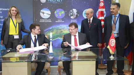 التوقيع على اتفاق اطلاق اول قمر صناعي تونسي من انجاز مجموعة "تالنات