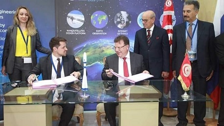 تونس تطلق أول قمر اصطناعي مصنع محليا