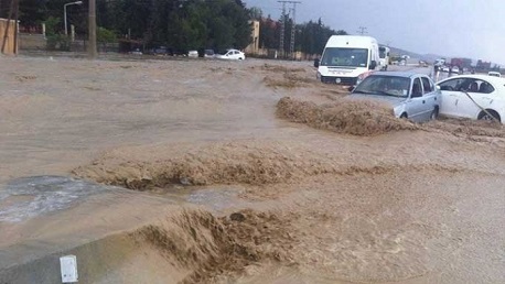 وزارة التجهيز تتخذ تدابير وإجراءات لتأمين التدخلات خلال نزول الأمطار
