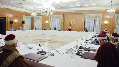 رئيس الحكومة يجتمع بمفتي الجمهورية وأساتذة جامعة الزيتونة
