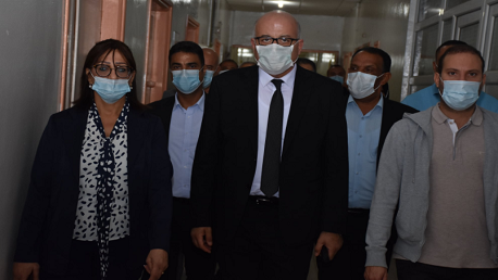 وزير الصحة يزور المستشفى الجامعي سهلول  للاطمئنان على الحالة الصحية لوكيل الحرس الوطني