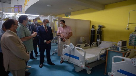 	رئيس الحكومة يؤدي زيارة غير معلنة إلى المستشفى الطارئ وحدة كوفيد-19 بالحي الرياضي بالمنزه 