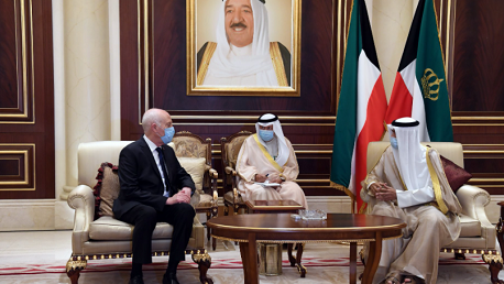 رئيس الدولة يقدم التعازي في وفاة أمير الكويت الراحل 