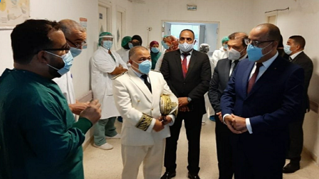  رئيس الحكومة هشام مشيشي في زيارة غير معلنة للمستشفى الجهوي الحبيب بوقطفة ببنزرت