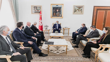 	المشيشي يلتقي سفير بريطانيا بتونس ومستثمرين في قطاع الطاقة 
