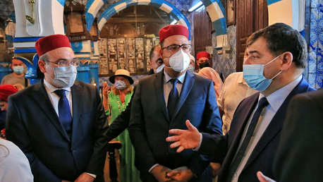 المشيشي خلال زيارته لمعبد الغريبة: تونس هي عنوان للتنوع والتسامح والحضارة 