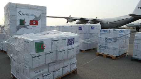وصول طائرتين جزائريتين محمّلتين بـ 250 ألف جرعة تلقيح ومعدات طبية إلى تونس
