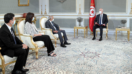 لقاء سعيد بـ رئيس الجمعية المهنية التونسية للبنوك والمؤسسات المالية ومنى سعيد وهشام الرباعي