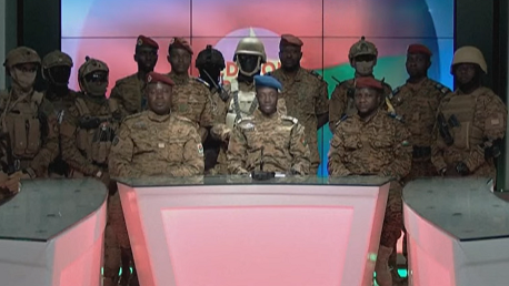 بوركينا فاسو: عسكريون يعلنون الاستيلاء على السلطة وحل الحكومة والبرلمان