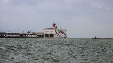 وزير السياحة يعاين مدى استعداد ميناء حلق الوادي لاستقبال الرحلات السياحية البحرية