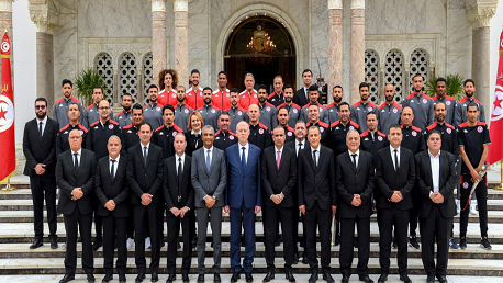 سعيد و أعضاء الفريق الوطني التونسي لكرة القدم.