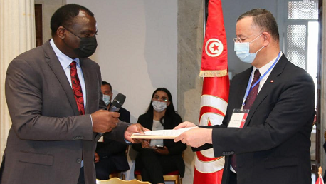 تقديم ملف ترشّح تونس لاحتضان مقرّ الوكالة الإفريقيّة للأدويّة