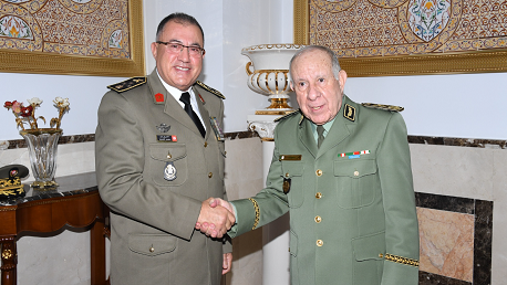 رئيس أركان جيش البر للقوات المسلحة التونسية يتحوّل الى الجزائر