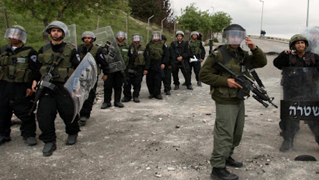 قوات الاحتلال تعتقل شقيقة اسماعيل 