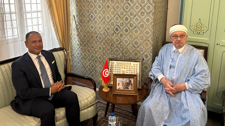 السفير المصري يدعو مفتي الجمهورية للمشاركة في المؤتمر العالمي حول "صناعة المفتي الرشيد في عصر الذكاء الاصطناعي"
