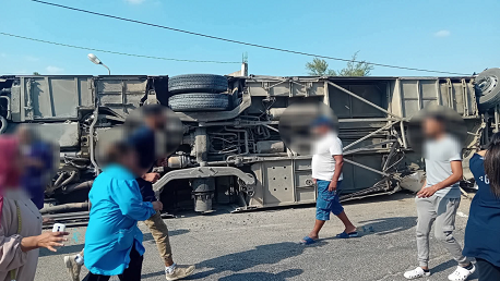 نابل: وفاة شخص وتسجيل إصابات عديدة في انقلاب حافلة تقل عمال مصنع بقربة