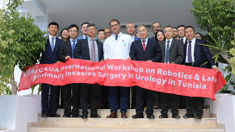 أوّل ورشة دولية للجراحة طفيفة التوغّل بالروبوت والليزر