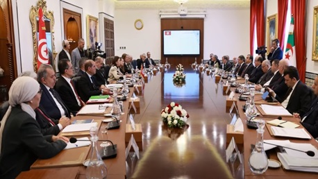 تونس والجزائر توقعان 25 اتفاقية تعاون تشمل ميادين الدبلوماسية والاقتصاد والثقافة والإعلام